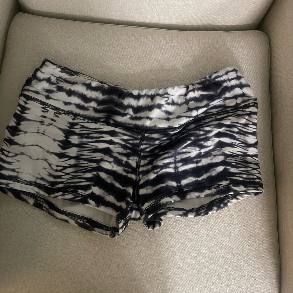 Fleo shorts GUC Sz L